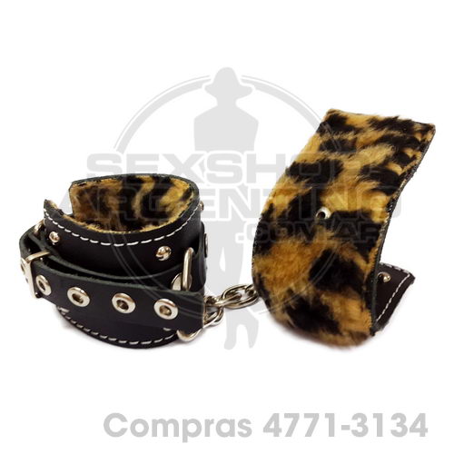 - Esposas Negras Simples Con Mosqueton Y Peluche Animal Print