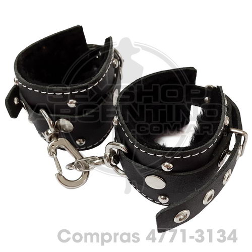 - Esposas Negras Simples Con Mosqueton Y Peluche Negro