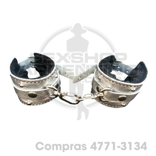 - Esposas Plateadas Simples Con Mosqueton Y Peluche Negro